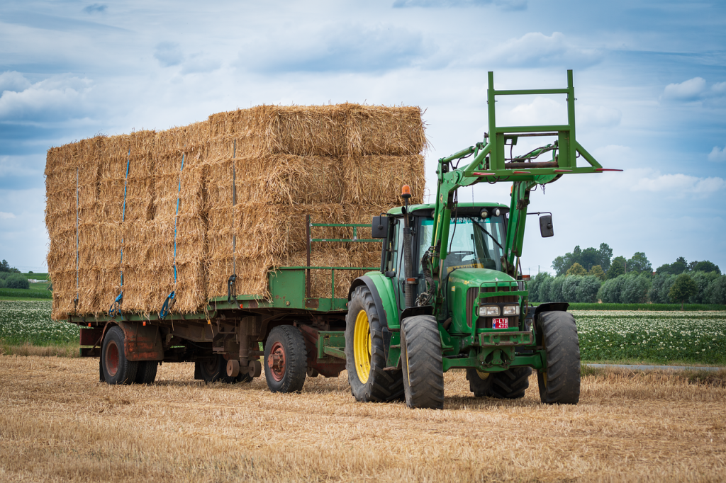 tractor, agriculture, agricultural vehicle-8461741.jpg